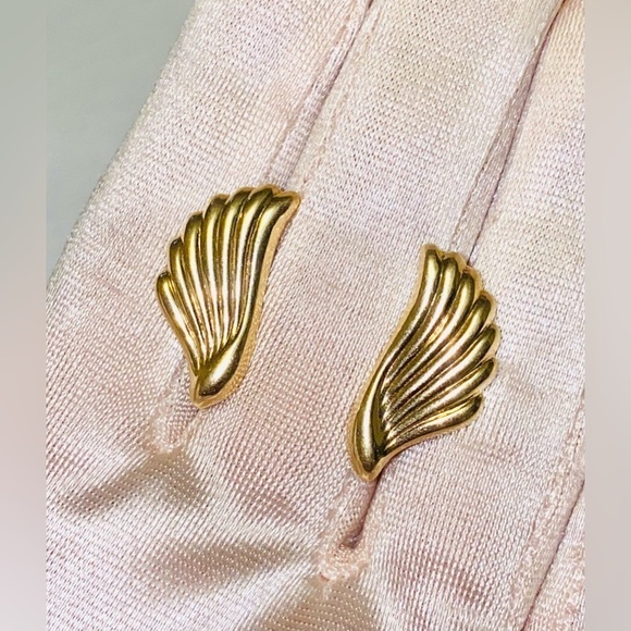 14 K Gold stud earrings Angel wings 🪽 - Picture 2 of 4